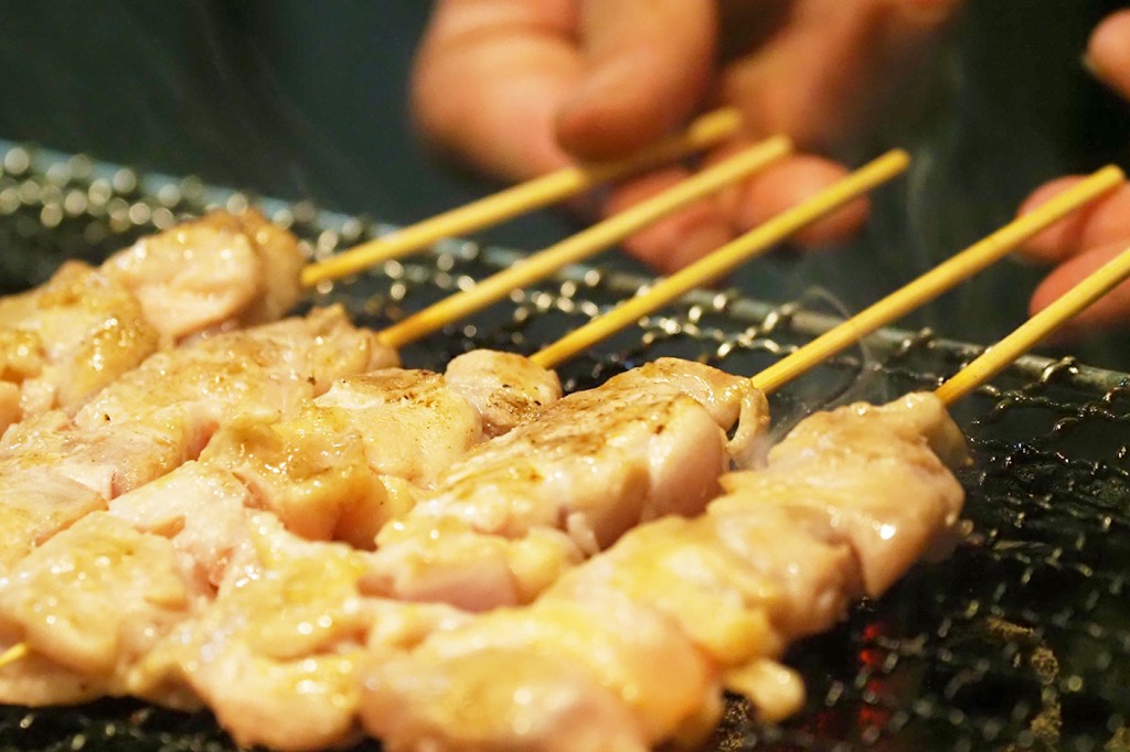 焼き鳥が楽しめる安い居酒屋をお探しなら、テイクアウトも可能な瑞穂市の『八剣伝穂積店』へ。